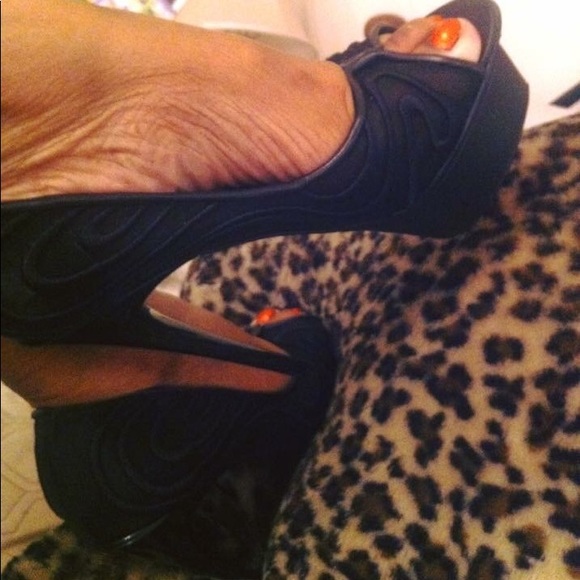 Heels! - Picture 2 of 4